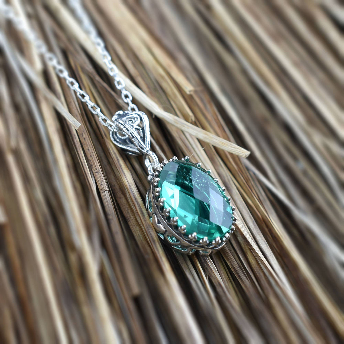 925 Silver Filigree Heart Detailed Emerald Gemstone Woman Pendant Necklace