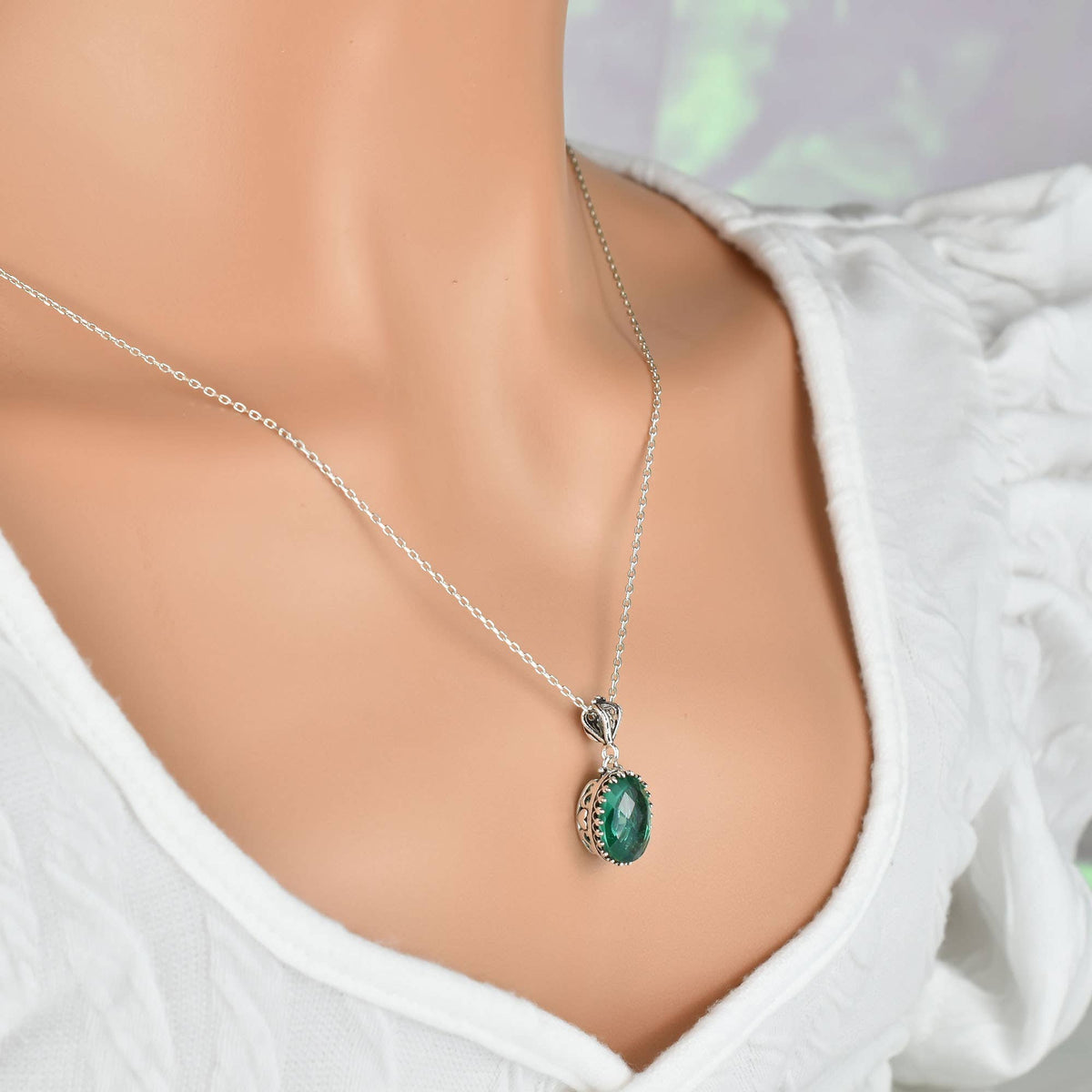 925 Silver Filigree Heart Detailed Emerald Gemstone Woman Pendant Necklace