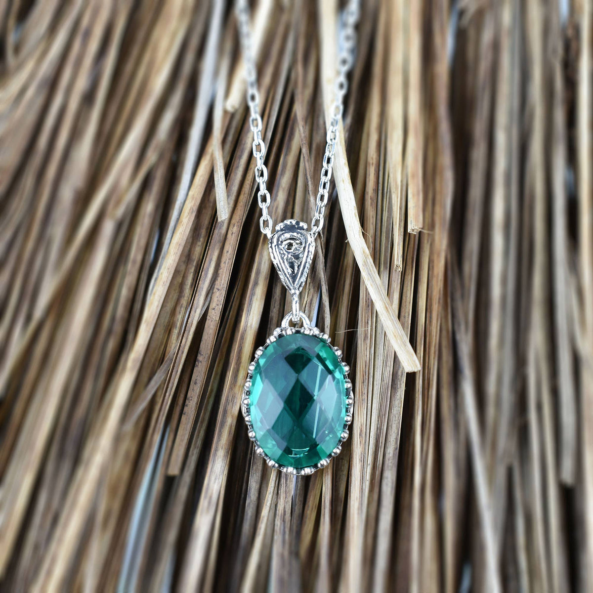 925 Silver Filigree Heart Detailed Emerald Gemstone Woman Pendant Necklace
