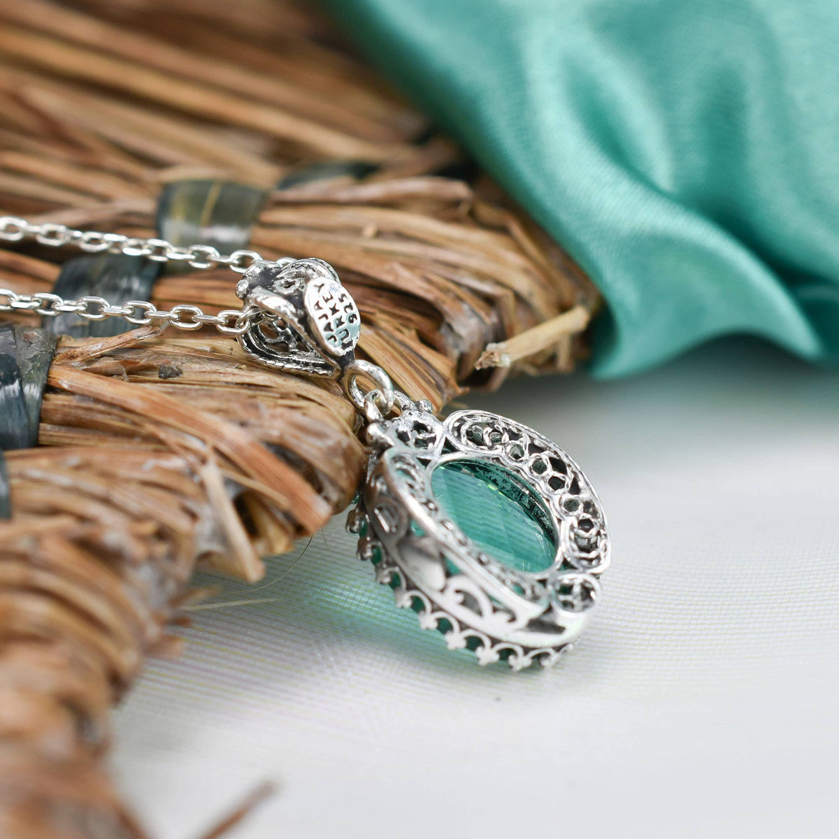 925 Silver Filigree Heart Detailed Emerald Gemstone Woman Pendant Necklace